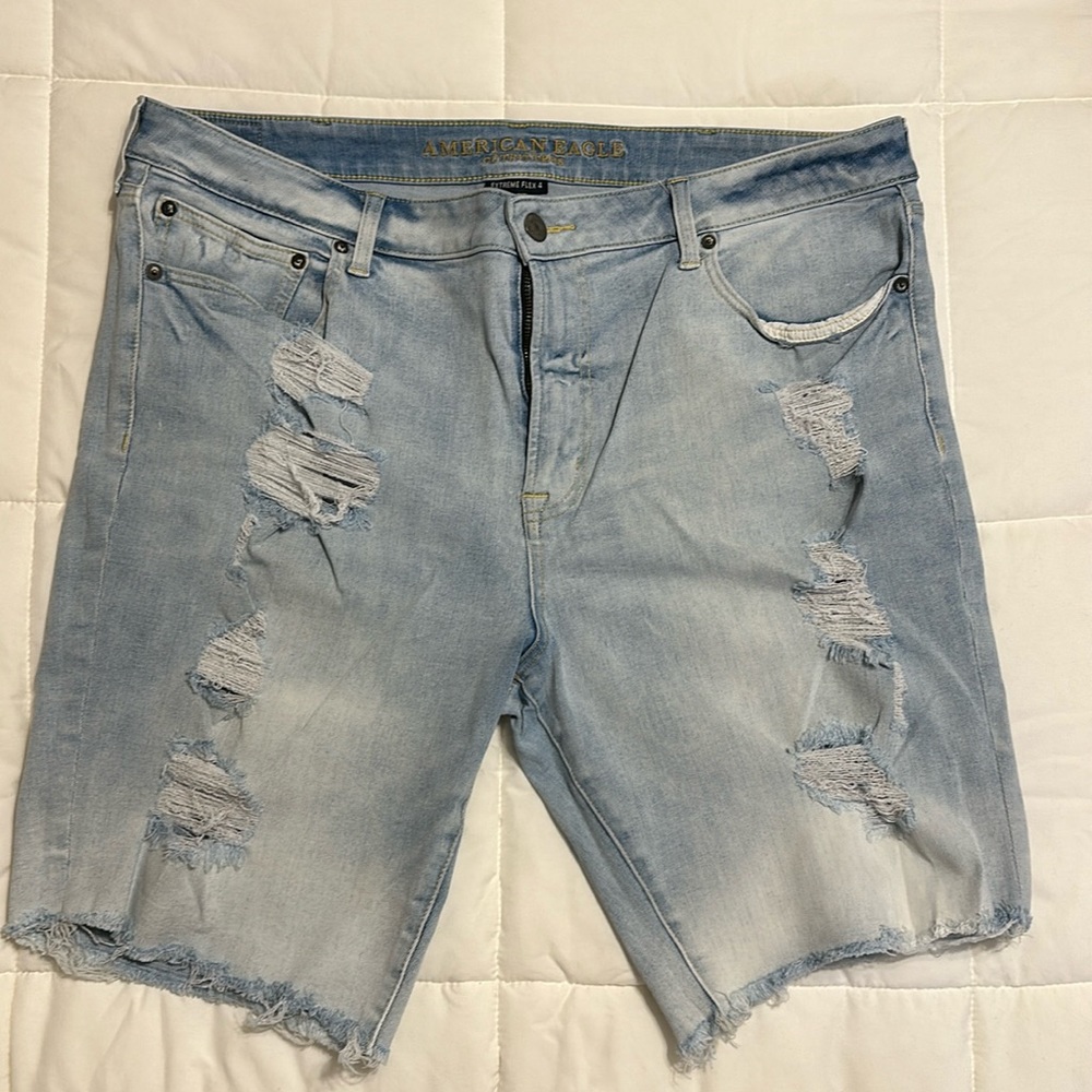 Size 40 Men’s American Eagle Outfitters Ripped Denim Shorts